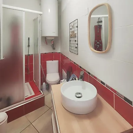 1 Bedroom Lovely In アパート *